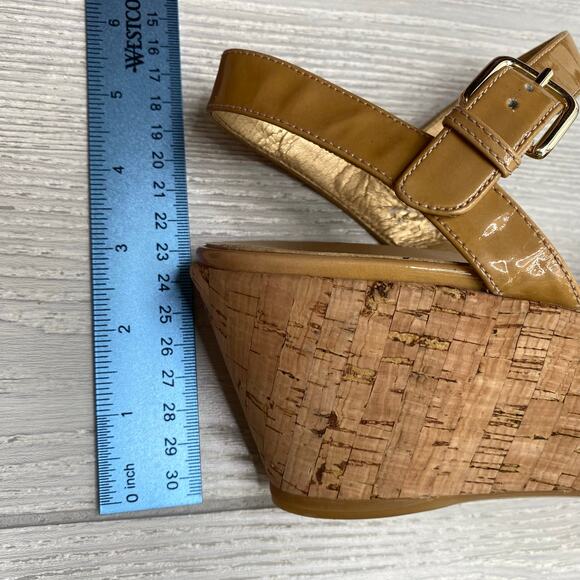 STUART WEITZMAN WOMEN'S TAN PATENT LEATHER STRAPPY CORK WEDGE SANDALS SIZE 10 - Picture 10 of 10